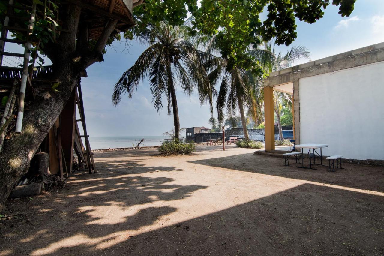 Oyo 3050 Hotasi Seaview Syariah Hotel Аниър Екстериор снимка